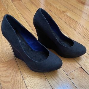 4/$25 | MICHAEL ANTONIO Black Suede Wedges
